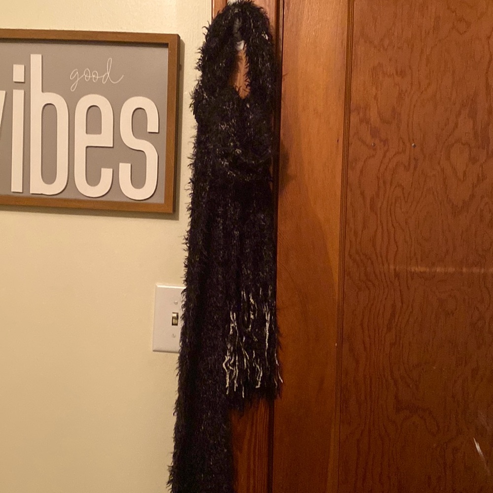 Beautiful black scarf 🧣